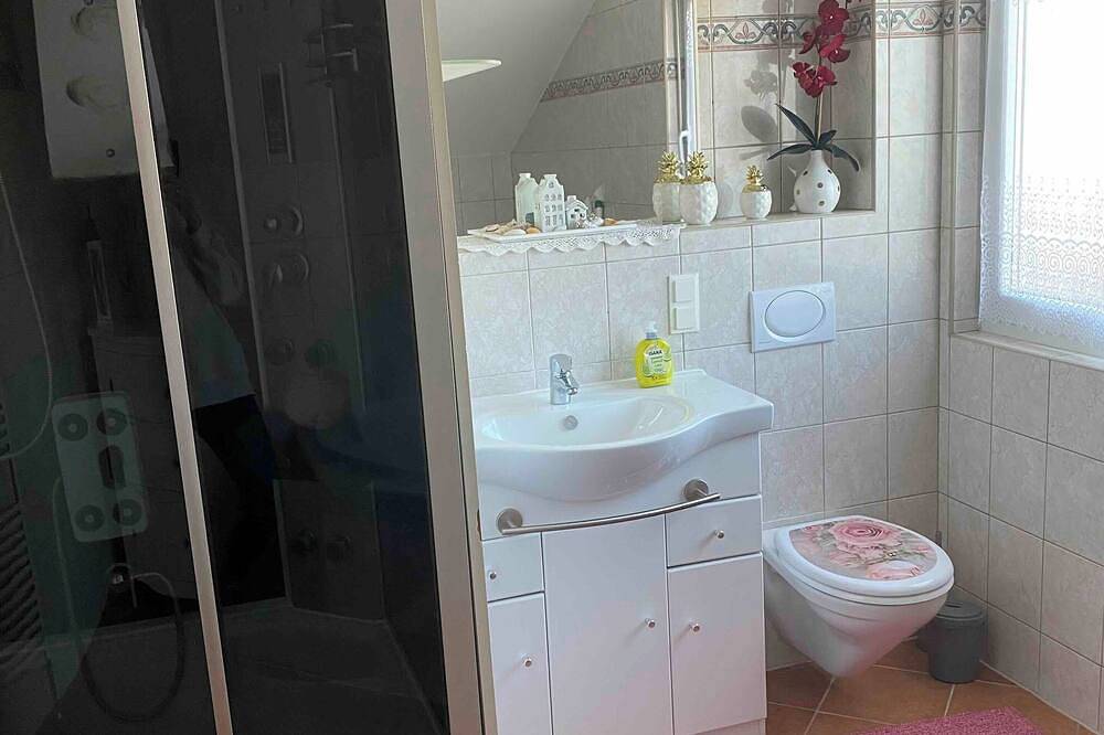 Ganze Wohnung, Ferienwohnung 70qm mit Balkon für max. 5 Personen in Wasserburg am Inn, Landkreis Rosenheim