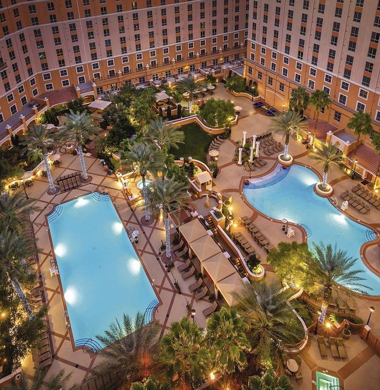 2Br Deluxe Vegas Getaway, Wyndham Grand Desert, Pools & Free Parking/Wifi in Paradise, Nevada