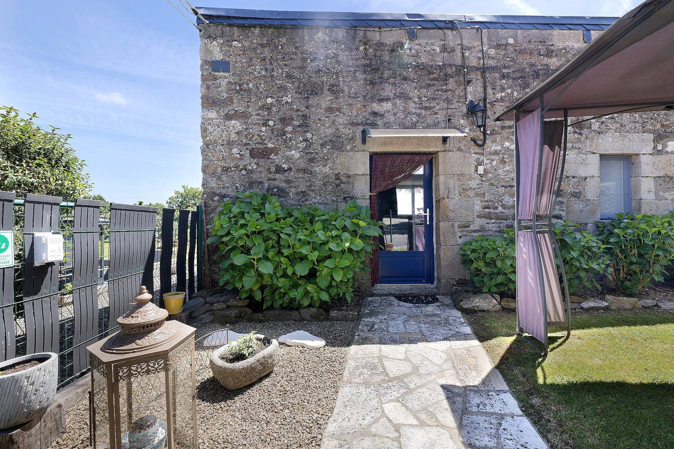 Studio entier, Studio « Ti Maen » avec piscine chauffée in Plougonver, Région de Guingamp