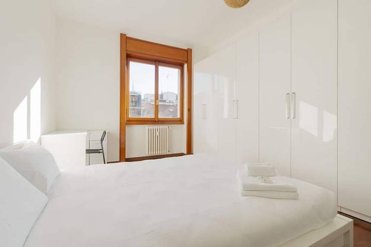 Ganze Wohnung, GuestHost - Spacious 100m2 flat, ideal for up to 6 people, located on the fourth floor of a building with lift.The apartment is located in the Zara district, a key & well-connected area that connects the residential and commercial area of ​​Viale Zar in Mailand, Mailand Provinz