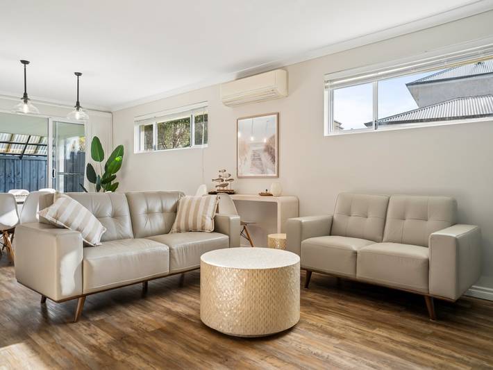 Ganze Wohnung, Copilot said:  Luxuriöses 5-Schlafzimmer-Familienhaus am Wasser nahe Mandurah in Mandurah, Western Australia