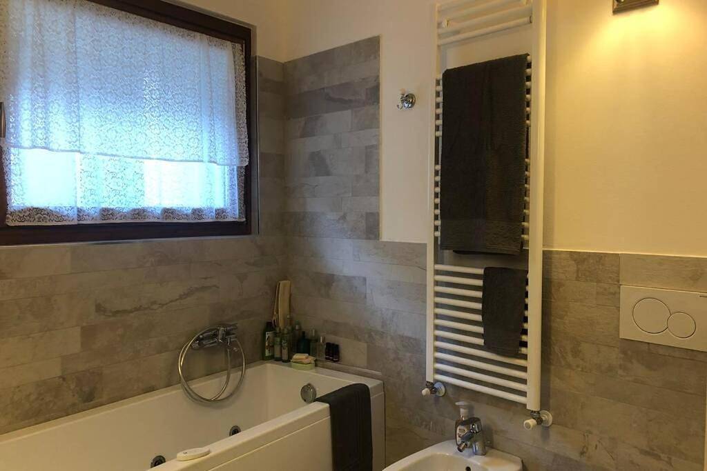 La Poulerie - Suite Dépendance in Burano (Montemezzo), Montemezzo