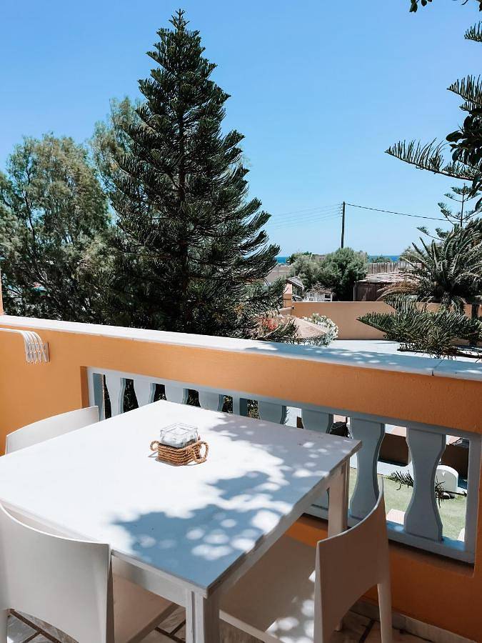 Joy Beach Ηotel in Plage d'Perivolos, Perissa