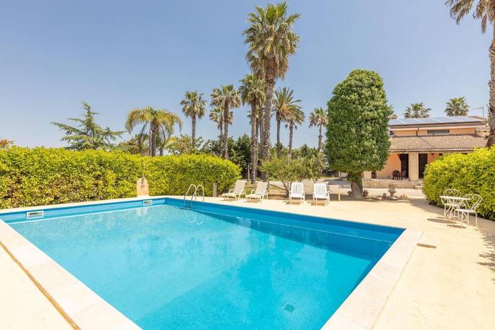 Casa vacanza per 8 persone, con giardino e piscina nonché terrazza, con animali domestici in Melissano