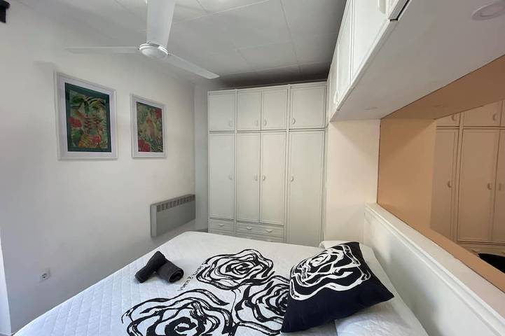 Ganze Wohnung, Charmantes Apartment in Portbou, Costa Brava – Perfekt für Ihren Urlaub! in Portbou, Oberampurien