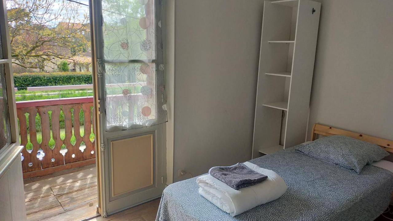Single Bed in Mixed Dormitory Room in Condom, Gers