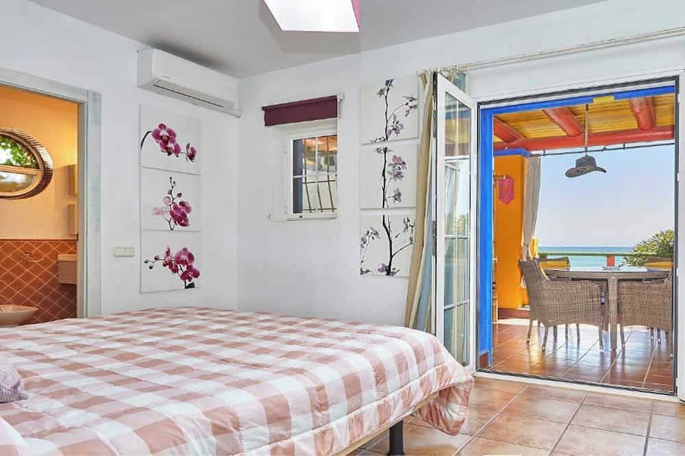 Kokomo on the beach with heated swimming pool in Playa de Quitapellejos (Vera), Vera