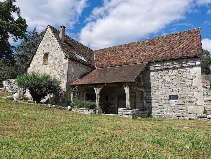 Gîte pour 6 personnes, avec jardin et piscine, adapté aux familles à Carayac
