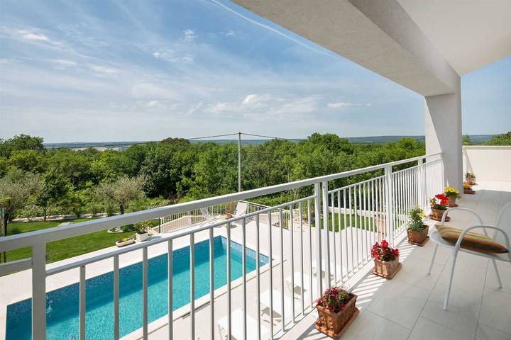 Ferienhaus für 9 Personen, mit Balkon und Balkon/Terrasse sowie Terrasse und Garten in Istrien - 4