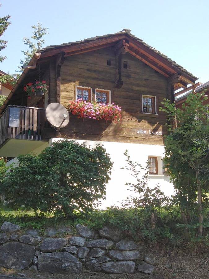 Chalet voor 4 personen, with Balkon and Terras as well as Tuin and Uitzicht in Naters