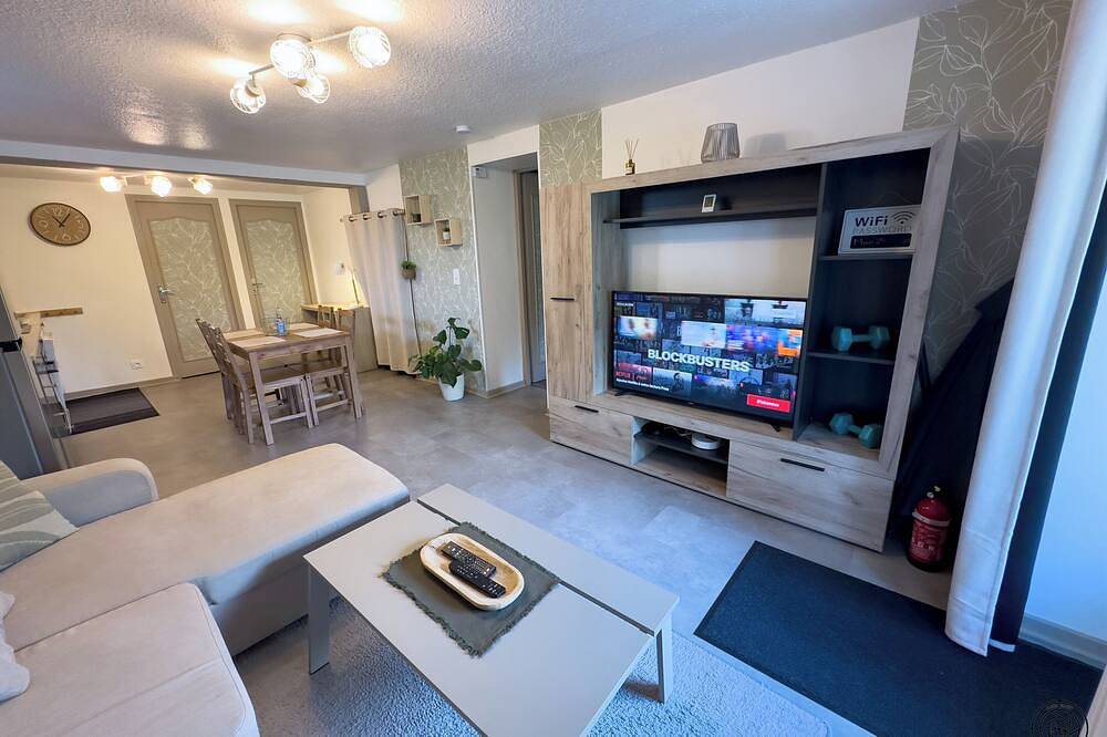 Ganze Wohnung, New furnished 4* apartment with terrace and private parking. in Dole, Jura