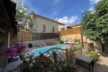 Gîte pour 12 personnes, avec jardin et jacuzzi à Canaules-et-Argentières