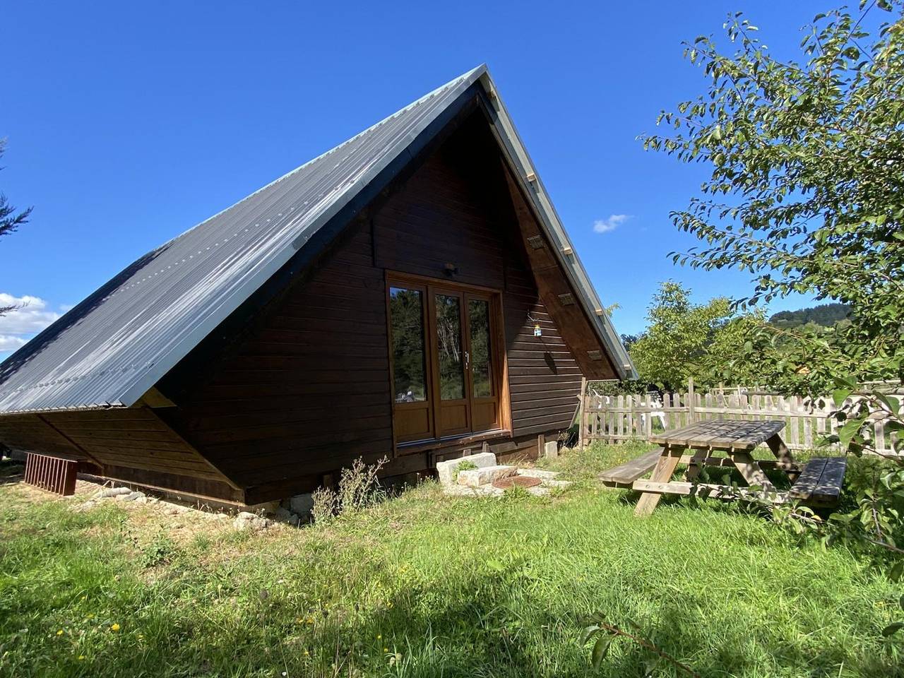 Chalet familial à 10 min de Vichy avec animaux acceptés in Le Vernet, Région de Vichy