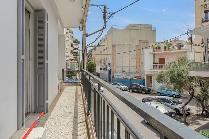 Appartement entier, Appartement 'Family, Enjoy Athens, Apt 90 Cm' avec jardin privé, Wi-Fi et climatisation in Section centrale d'Athènes, Athènes