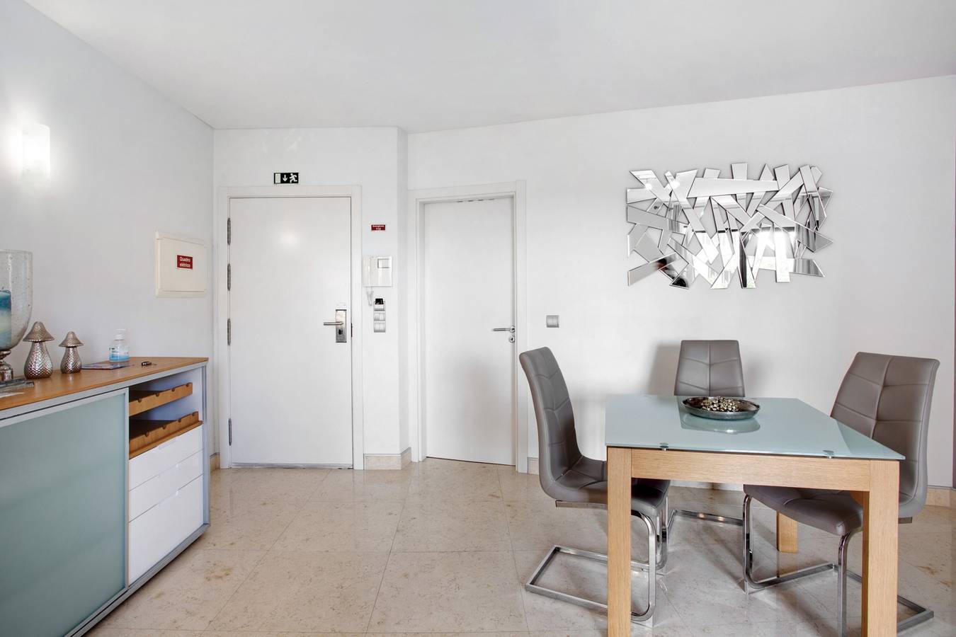 Entire apartment, Apartment 'Forum View' with Wi-Fi in São Martinho, Madeira