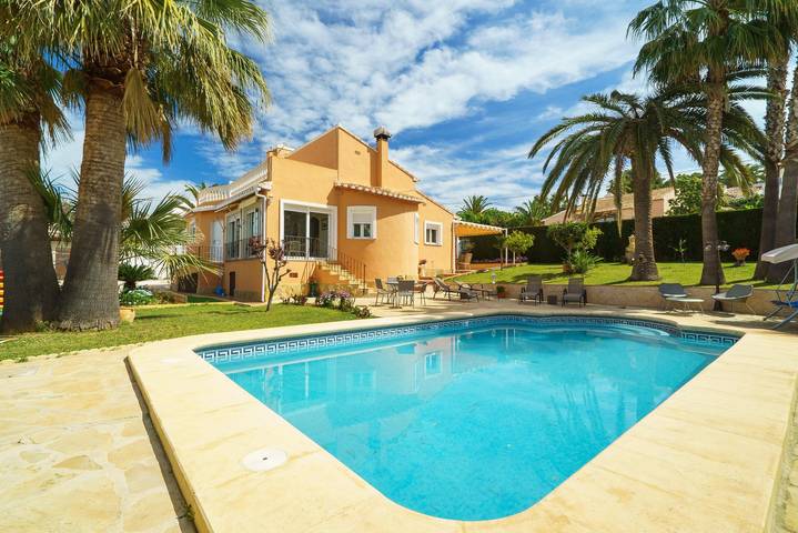 Villa for 6 people, with terrace in Jávea