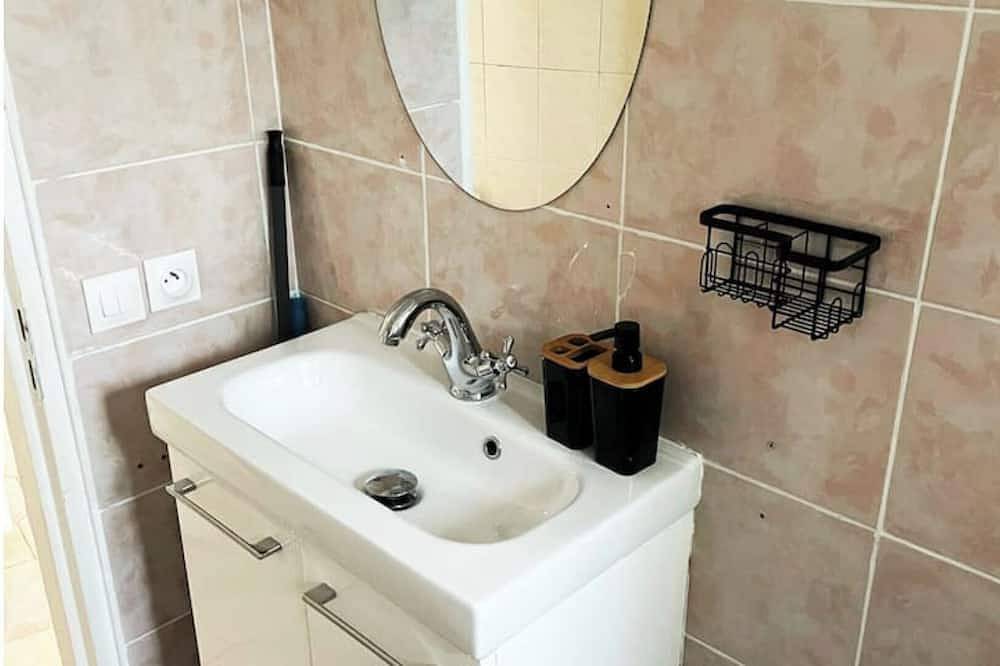 Two-room non-smoking house with all comforts in Stains, Sena-Saint Denis