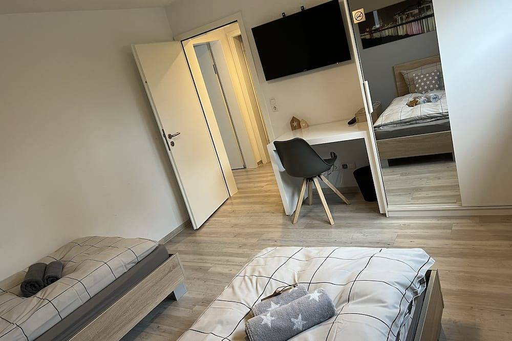 Ganze Wohnung, Free fast Wlan,modern,Küche,Terrasse, near Cologne, 2 Duschbäder in Bergisch Gladbach, Rheinisch-Bergischer Kreis