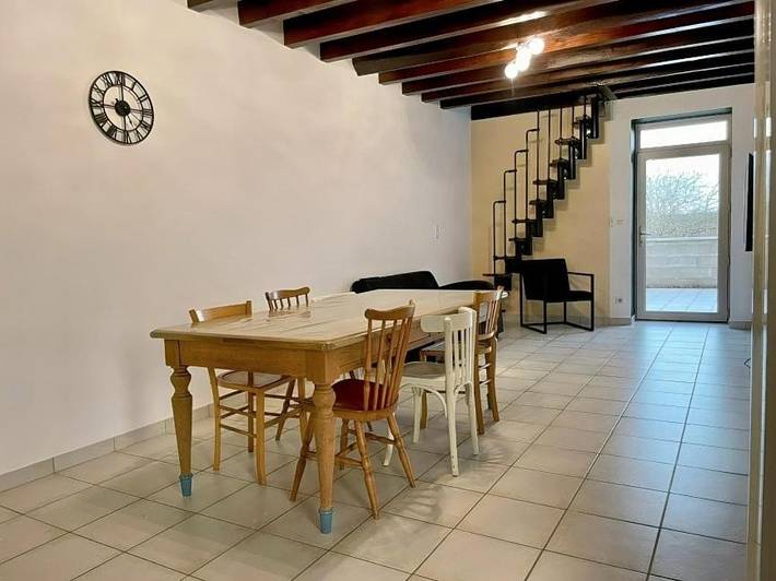 Location de vacances pour 5 personnes, avec vue ainsi que terrasse et jardin à Saint-Laurent-d'Andenay