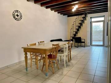 Gîte pour 5 personnes, avec terrasse ainsi que vue et jardin à Saint-Laurent-d'Andenay