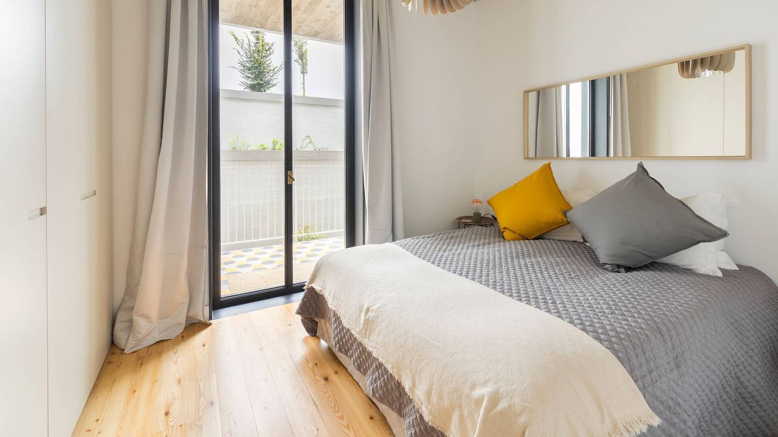 Majestic Apartment W/ Patio by Lovelystay in Anjos, Lisboa