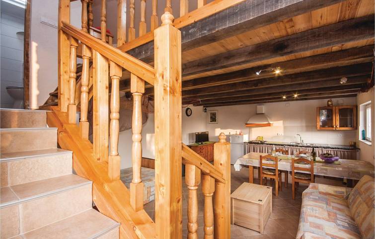Gemütliche 2-Zimmer-Wohnung mit Meerblick, Terrasse und Parkplatz in Strandnähe in Tisno, Murter