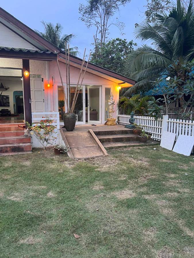 Apartamento para 9 personas, con piscina para niños además de jardín y piscina, Se admiten mascotas en Koh Phangan