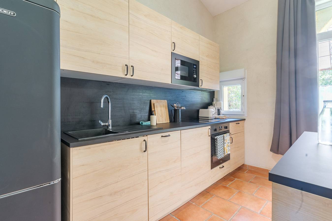 Gîte 'Domaine Plan Des Devens Tendresse' con piscina compartida, Wi-Fi y aire acondicionado in Rosellón, Parque natural regional del Luberon