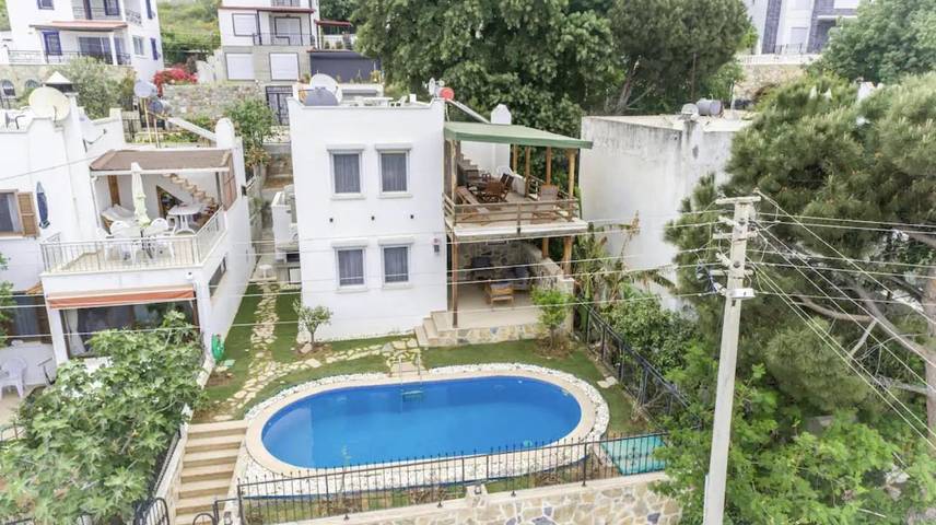 Villa pour 8 personnes, avec jardin ainsi que piscine et vue, adapté aux familles à Bodrum