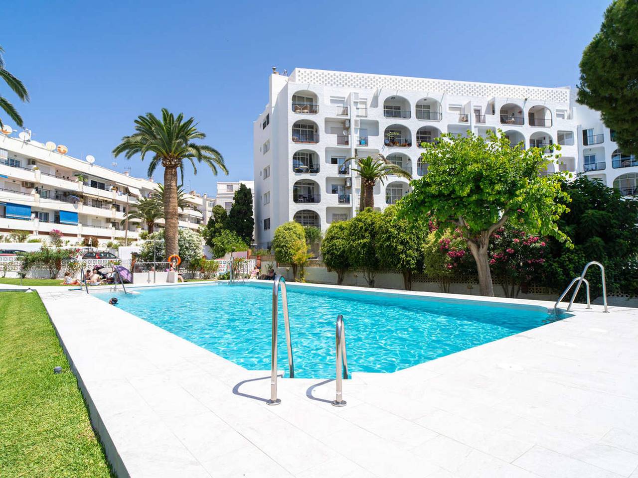 Studio entier, Studio luxueux à Nerja avec accès plage, piscine communautaire in Playa Carabeíllo, Nerja