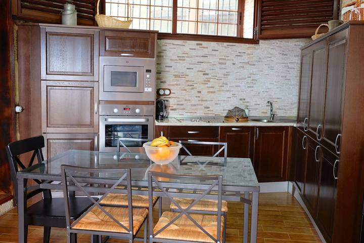 Appartement de vacances entier, Charmante Villa Détente en Vignoble avec Piscine Chauffée in Arico, Tenerife du Sud