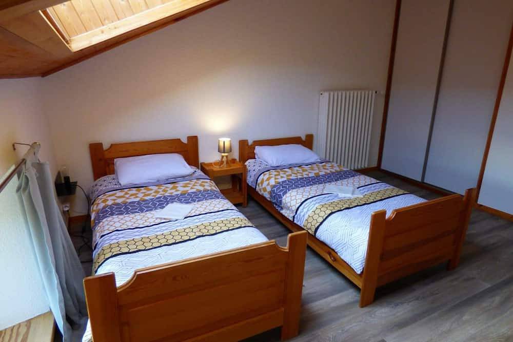 Gîte 3 Épis pour 4 Pers, Nature & Animaux Acceptés in Apinac, Montbrison