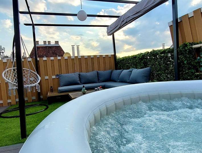 Vakantieappartement voor 8 personen, with balkon and whirlpool as well as zwembad in Boedapest