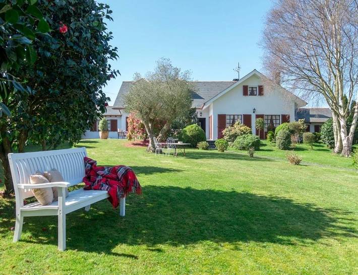 Hotel para 2 personas, con Terraza además de Jardín y Vistas en Valdés  - 2