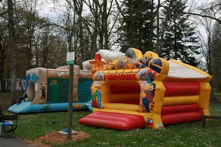 ZEcamping 3* parc aquatique chiens acceptés animations mobil-home TV in Châteauroux, Région de Châteauroux