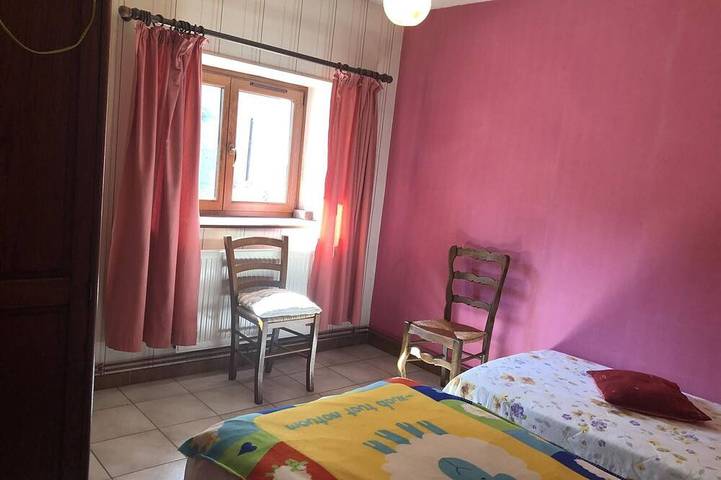 Gîte pour 10 personnes, avec jardin, animaux acceptés à Saint-Bresson - 4