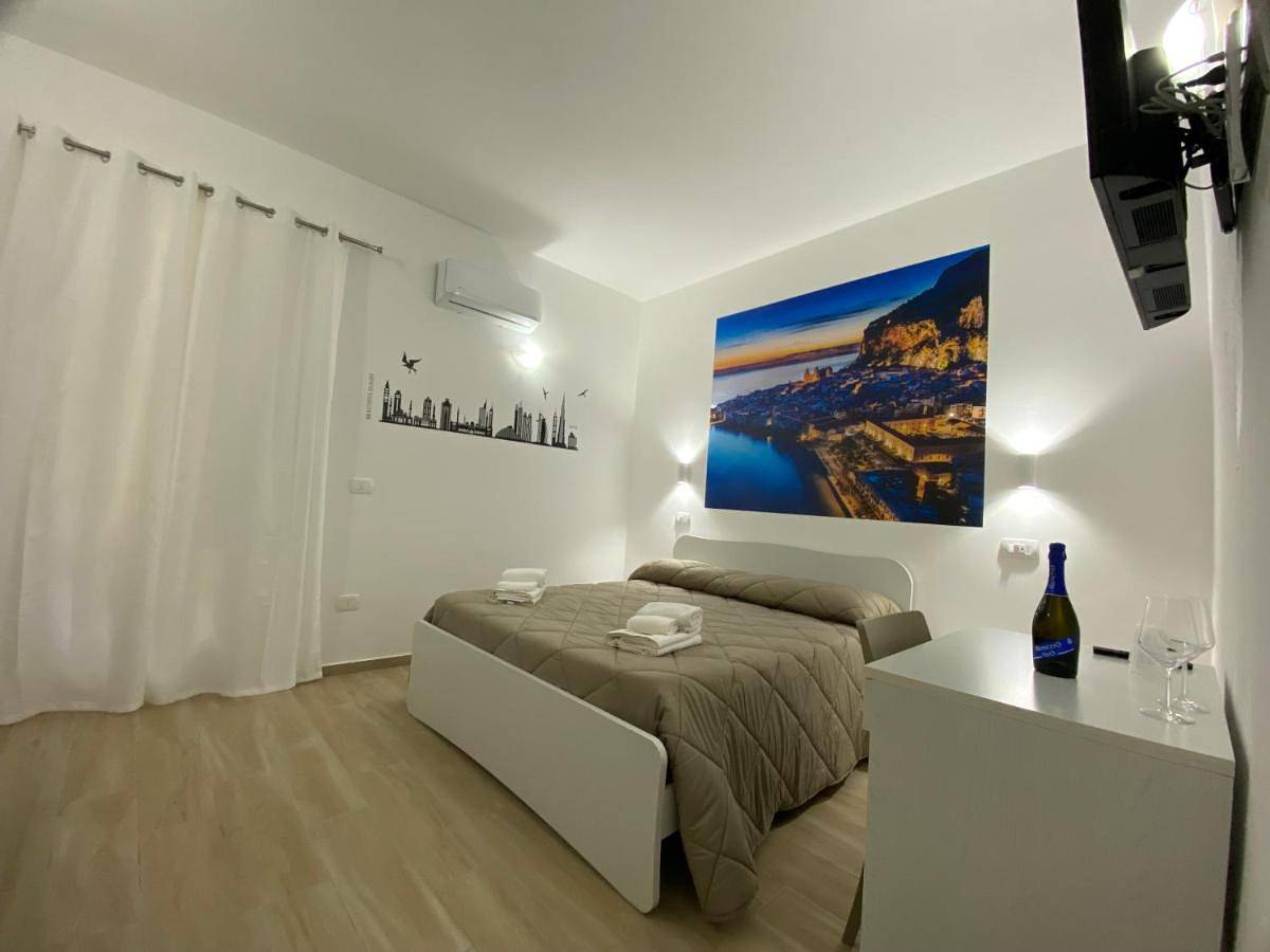 Small Double Room in Campofelice di Roccella, Provincia di Palermo