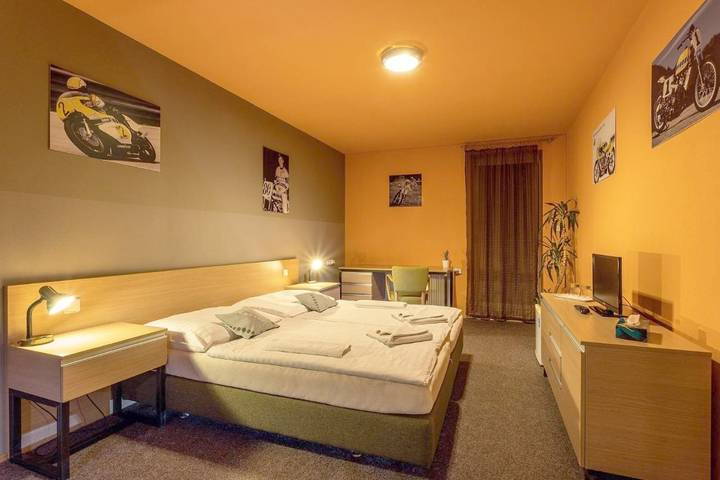 Gîte pour 2 personnes, avec terrasse ainsi que vue et jardin à Zlín