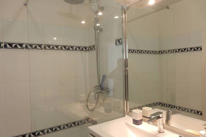 Gîte pour 4 personnes, avec jardin et terrasse dans Plage Saint Marc - 3