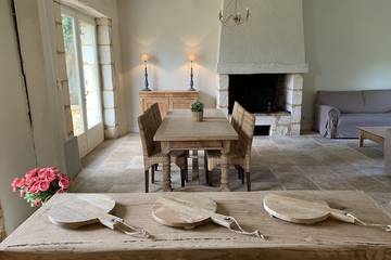 Location de vacances pour 6 personnes, avec piscine ainsi que terrasse et jardin à Bourrou