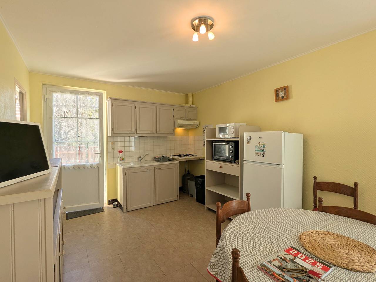 Gîte au Bord de la Creuse avec Jardin Privé in Ceaulmont, Région de La Châtre