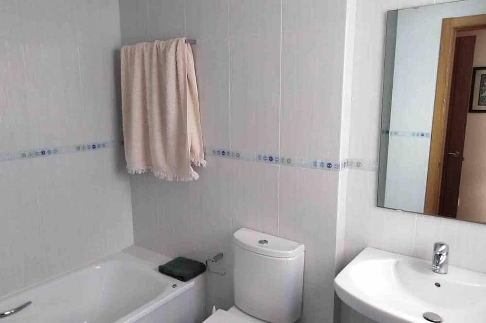 Apartamento entero, Apartamento centro de  Betanzos con garaje privado. Apto para mascotas! in Betanzos, Costa de Galicia