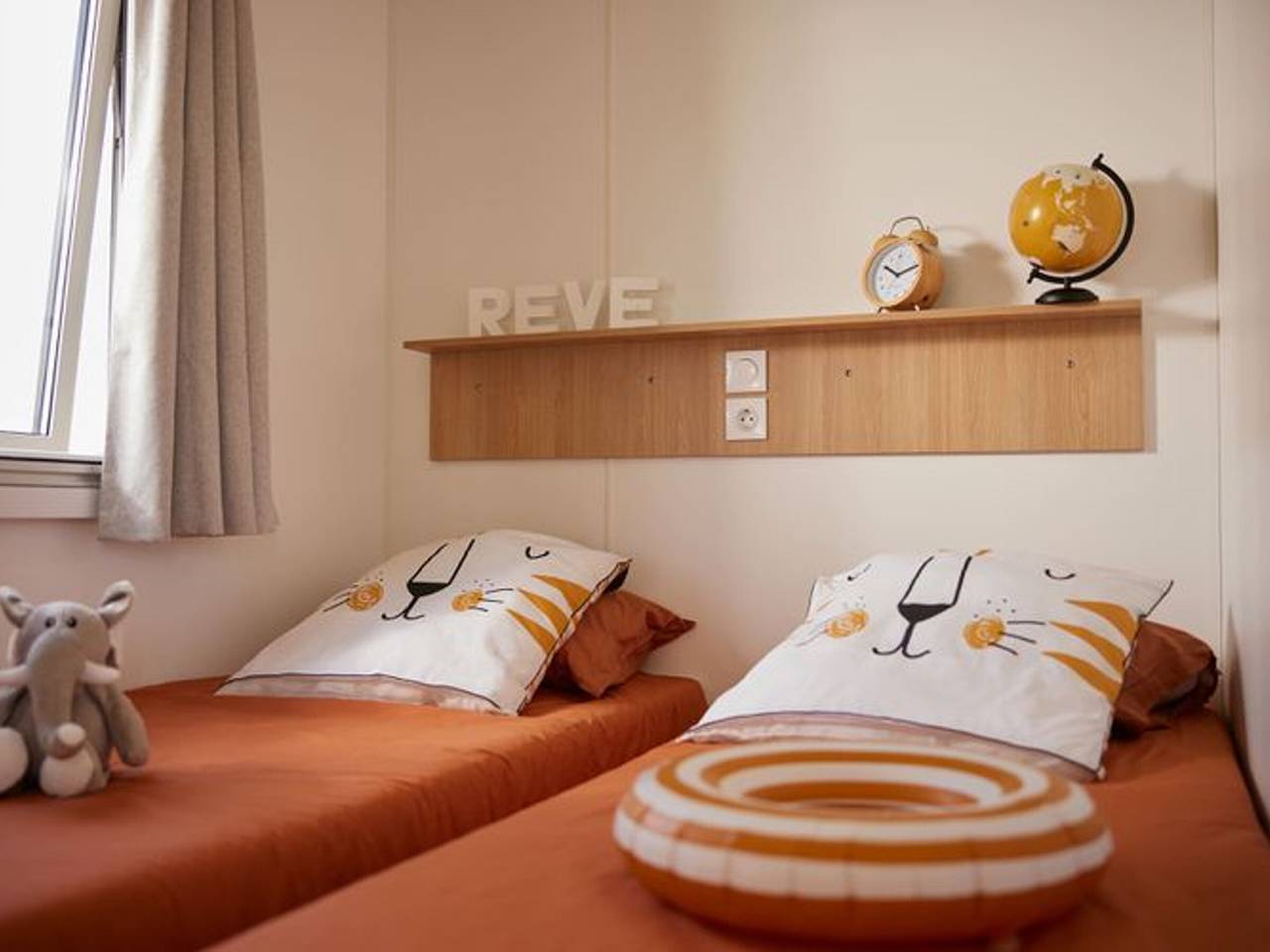 Mobil-home confortable avec 2 chambres et cuisine équipée in La Mothe-Achard, Vallée de la Loire