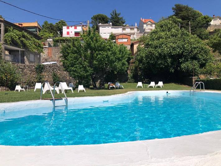 Hôtel pour 3 personnes, avec Terrasse ainsi que Jardin et Piscine à Mijares - 2