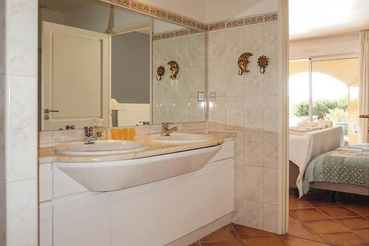 Location de vacances pour 6 personnes, avec jardin à Pierrerue - 4