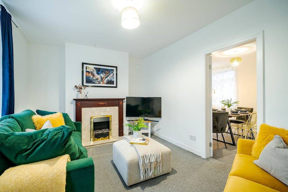 Stylish Wa10 3 Bed House | Close to Town Centre in St Helens, Nordwestengland