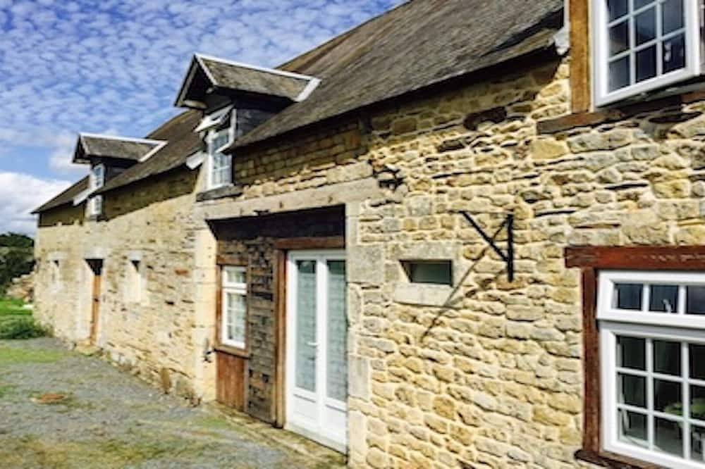 Beau chalet tranquille dans le domaine du manoir. Des termes plus longs considérés. in Sainte-Honorine-du-Fay, Région de Caen