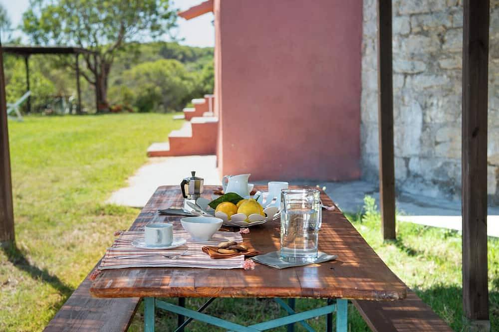 Ganze Wohnung, Myrtle Apartment, 4 beds. Private garden with sea view in Roccamare, Castiglione della Pescaia