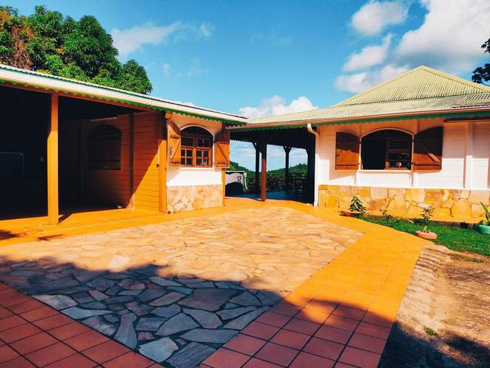 Location de vacances pour 7 personnes, avec jardin ainsi que vue et piscine à Le Robert - 3