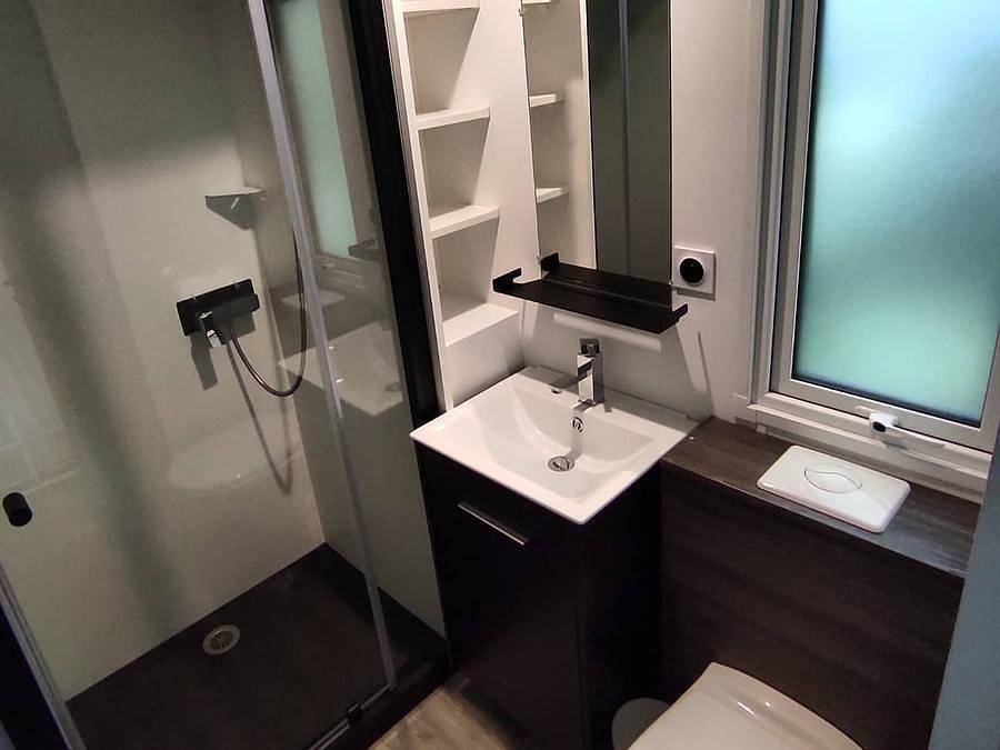 Family's Camping Le Savoy - Mobile home 3 persons - Hotel 1 room (bed 160 + bench seat) in Challes-les-Eaux, Chambéry region